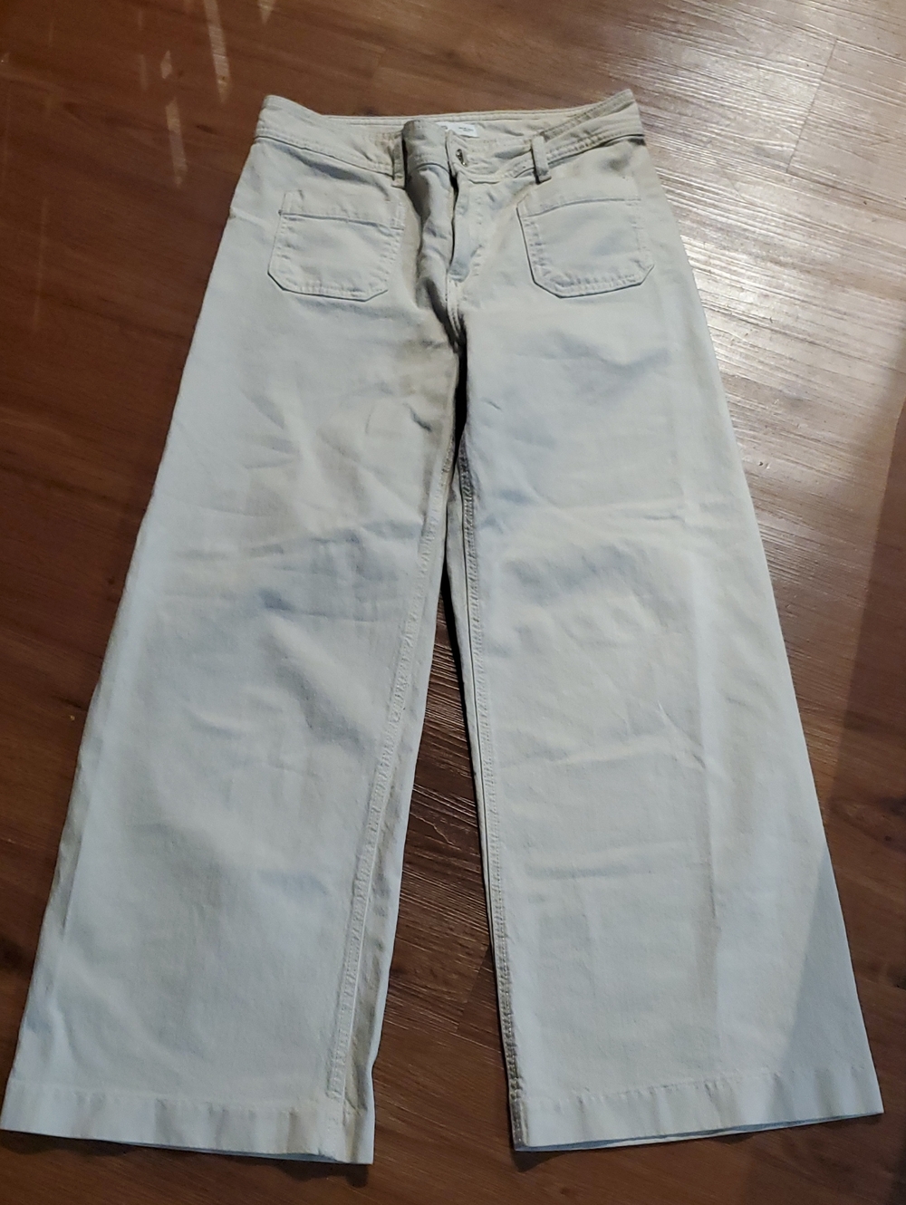 Wide-Leg High-Rise Jeans in Cream